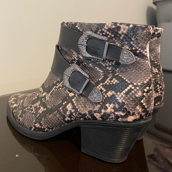 Snake print cowboy boots 2inch heels size EUR39 - Picture 2 of 5